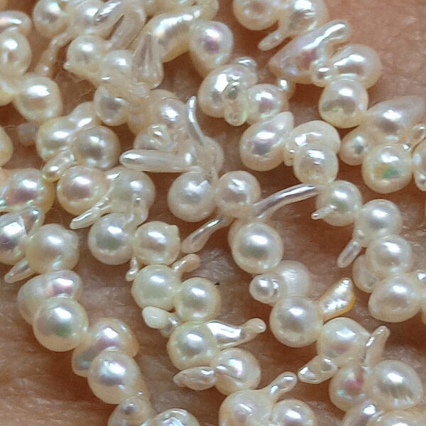 'Acupuncture' White Akoya Pearls - Image 3